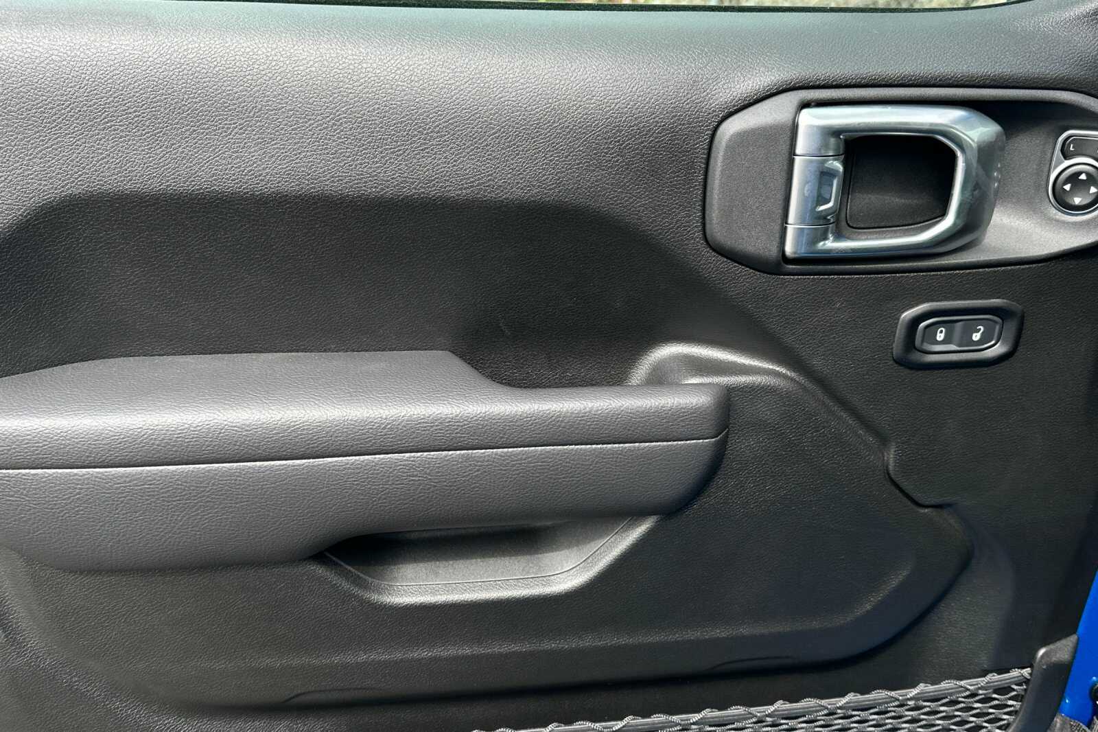 2024 Jeep Wrangler Willys photo 4