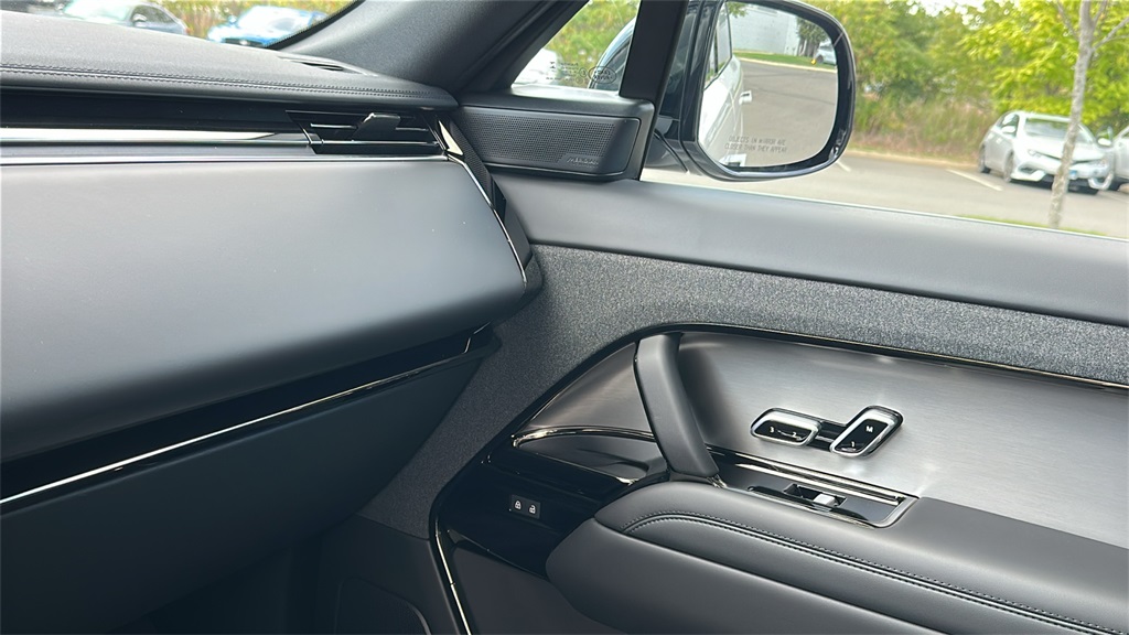 2025 Land Rover Range Rover Sport P360 SE photo 19