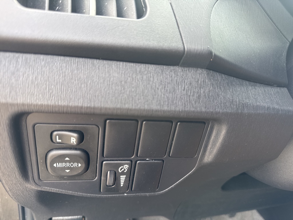 2015 Toyota Prius Four photo 10