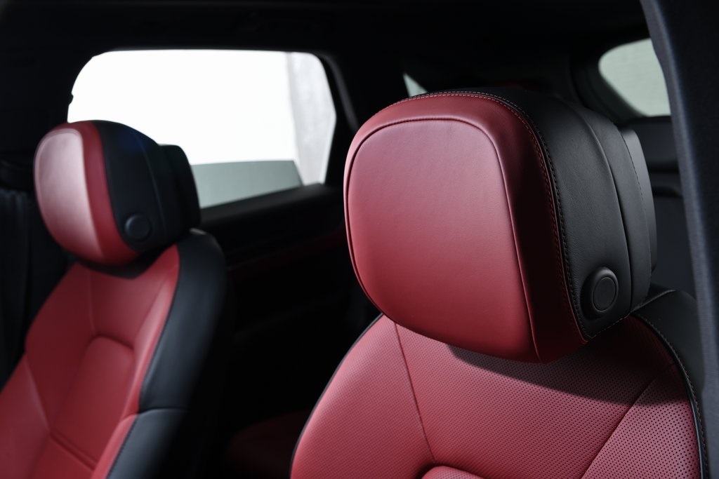 2026 Porsche Cayenne S photo 23