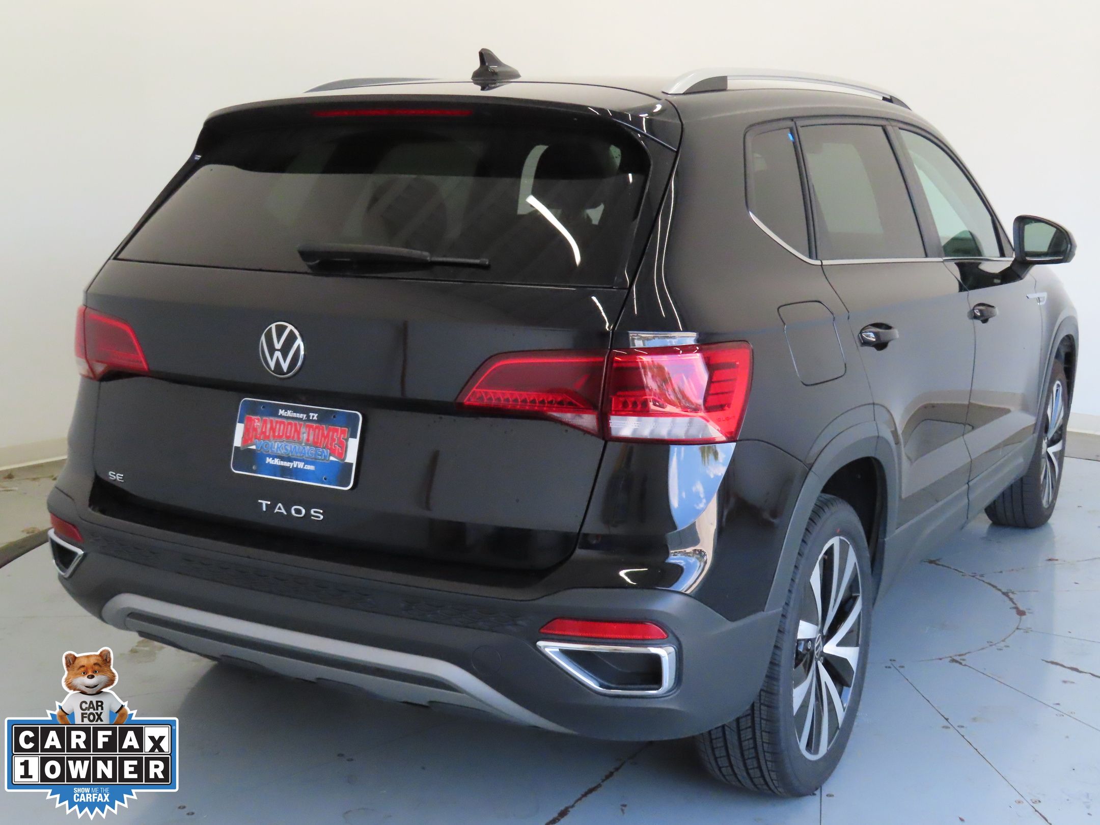 2024 Volkswagen Taos SE photo 3