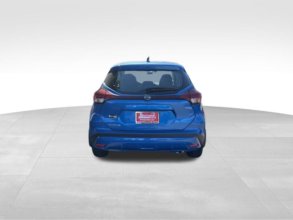 2025 Nissan Kicks Play S photo 3