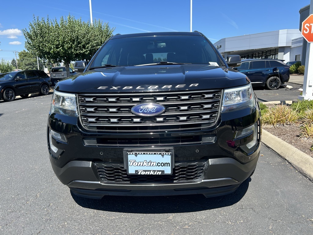 2017 Ford Explorer XLT photo 3