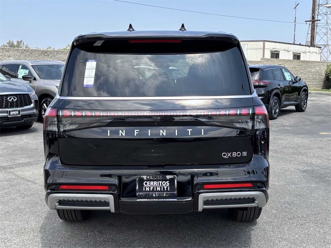 2025 Infiniti QX80 Luxe photo 3