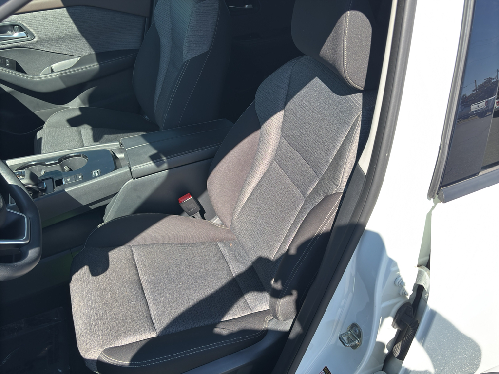 2021 Nissan Rogue SV photo 22