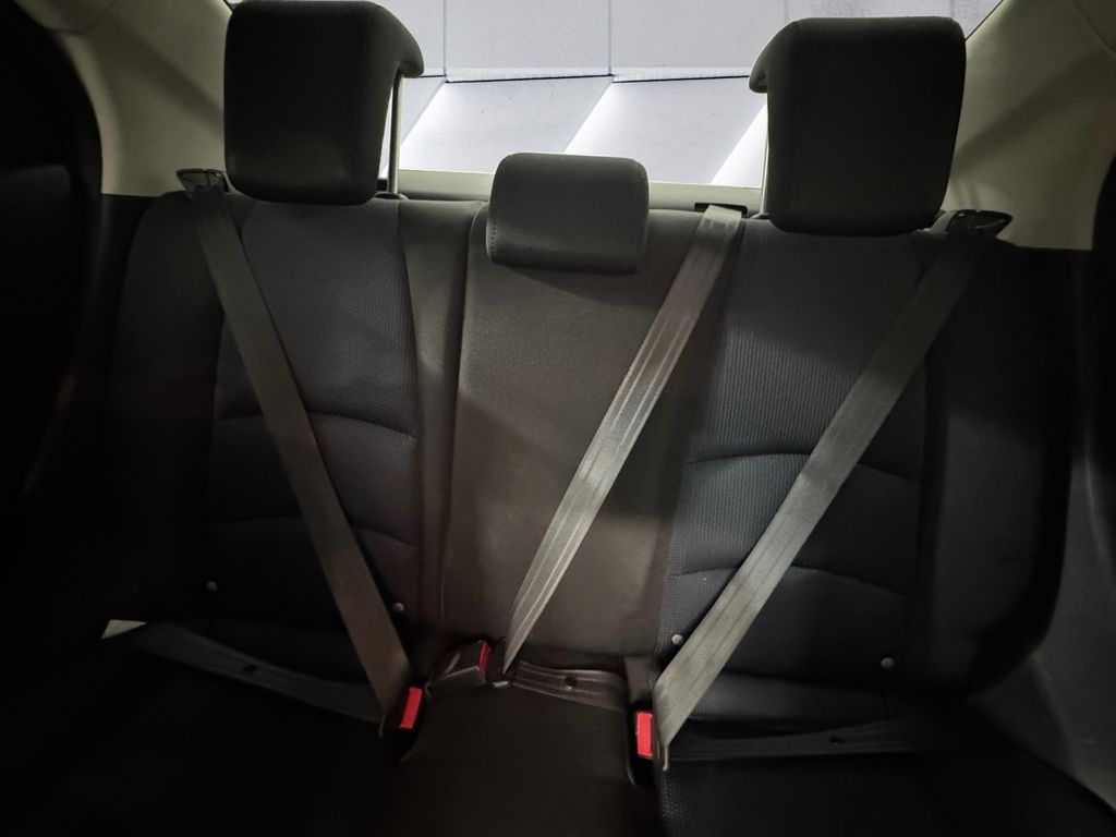 2020 Toyota Yaris L photo 18