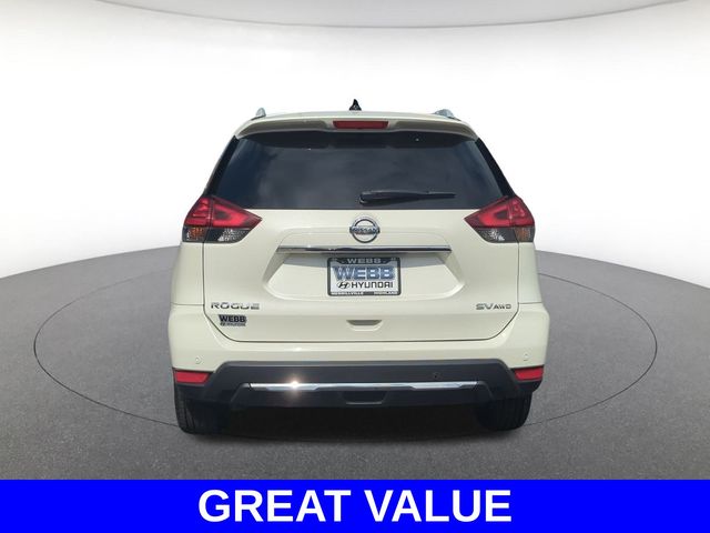 2019 Nissan Rogue SV photo 5