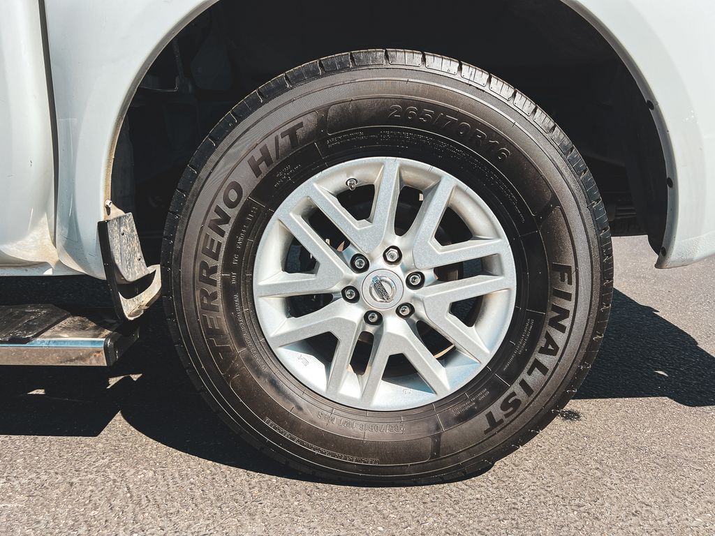 2017 Nissan Frontier SV photo 12