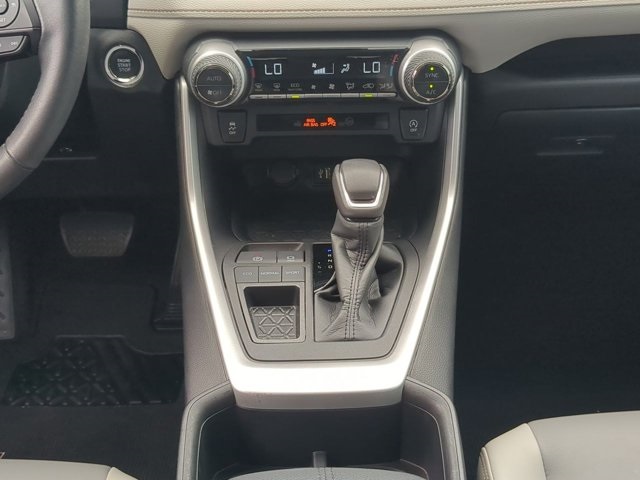 2023 Toyota RAV4 XLE Premium photo 18