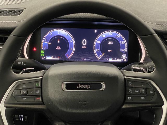 2025 Jeep Grand Cherokee Limited photo 17