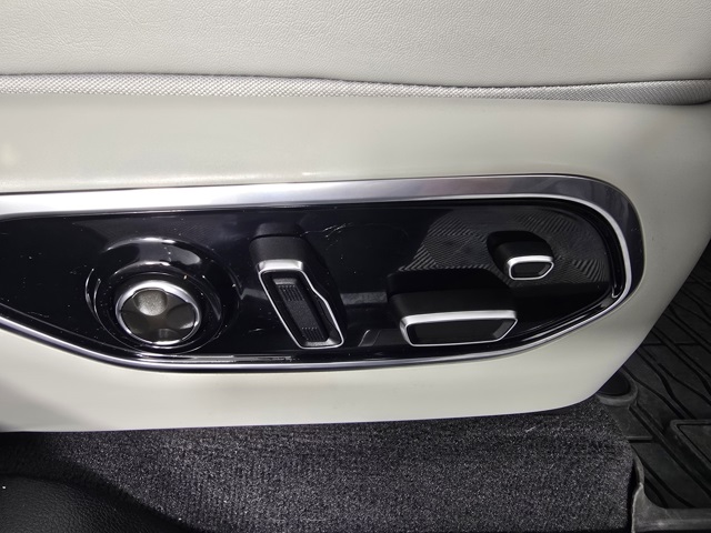 2022 Jeep Grand Cherokee Overland photo 3