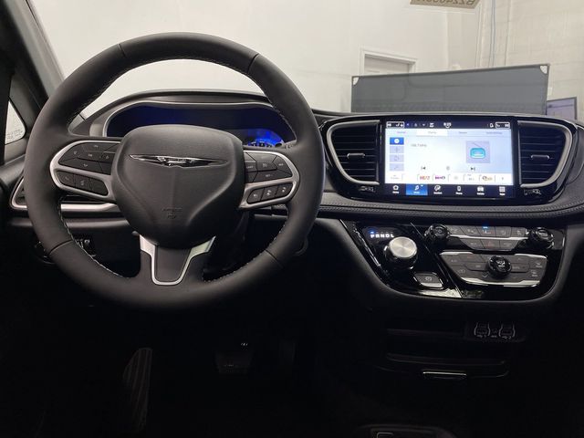 2025 Chrysler Pacifica photo 5