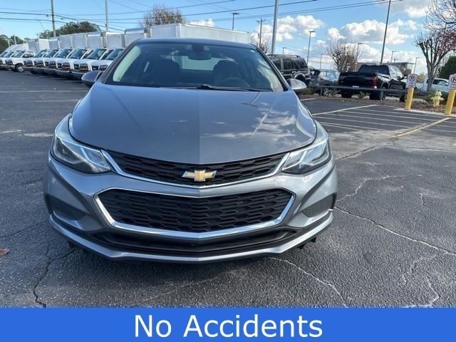 2018 Chevrolet Cruze LT photo 2