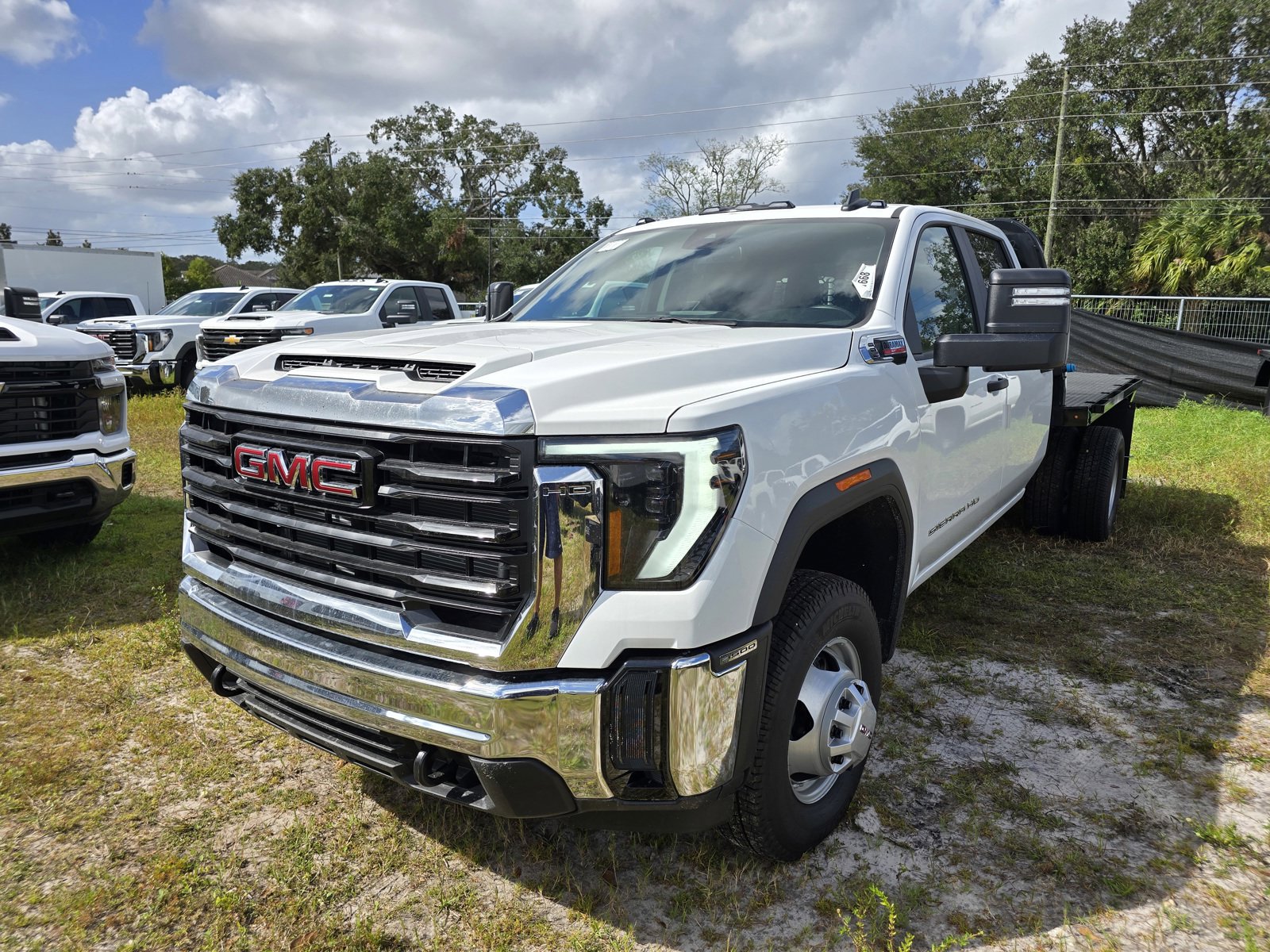 2024 GMC Sierra 3500HD Pro's photo