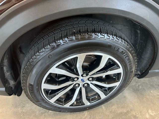 2025 Ford Explorer ST-Line photo 9