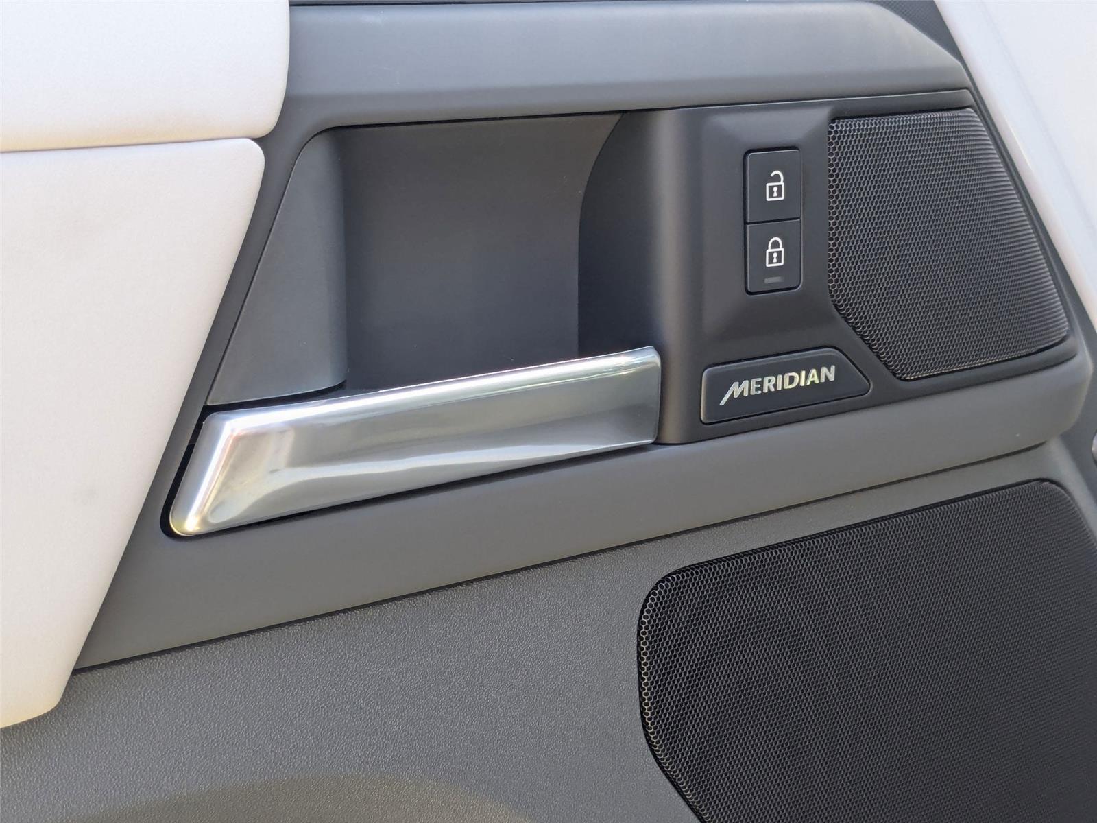 2026 Land Rover Defender 110 S photo 13