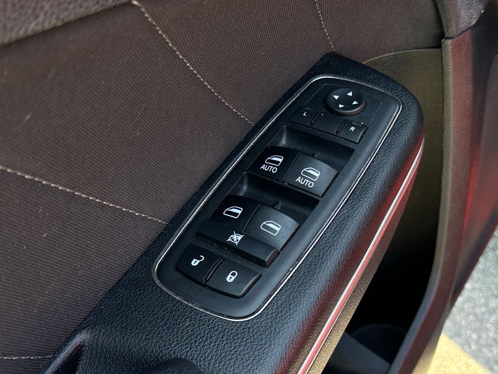2018 Dodge Charger SXT Plus photo 13