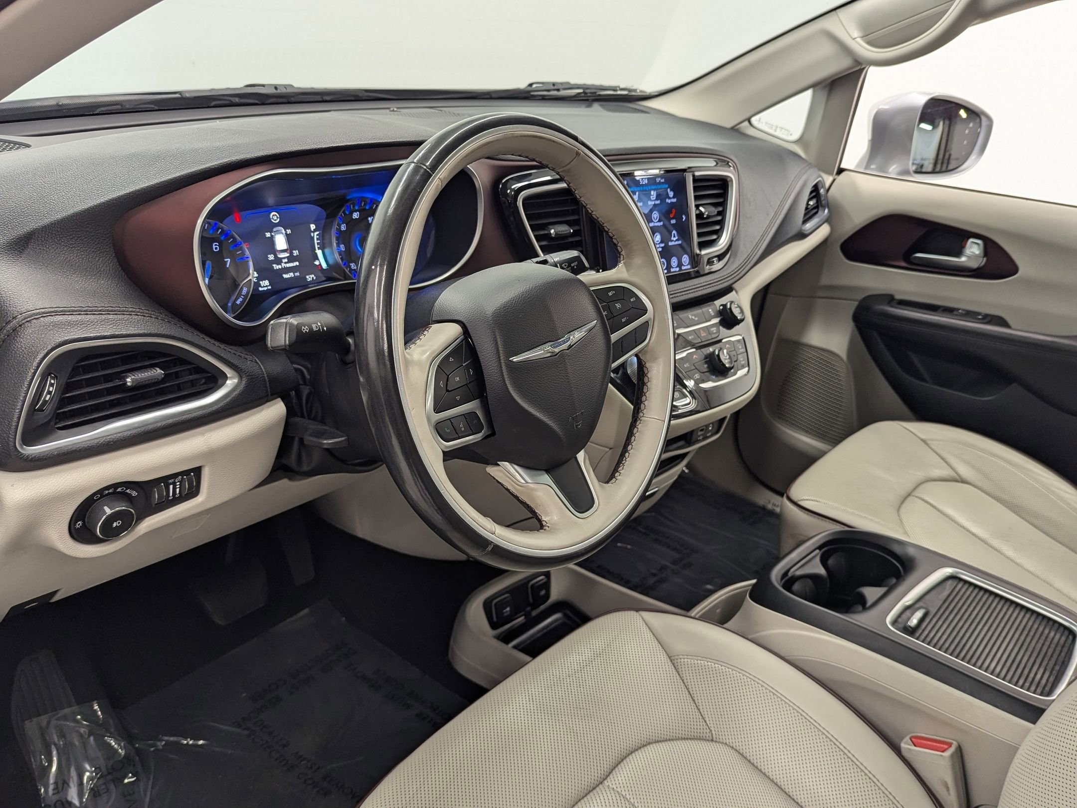 2020 Chrysler Pacifica Limited photo 3