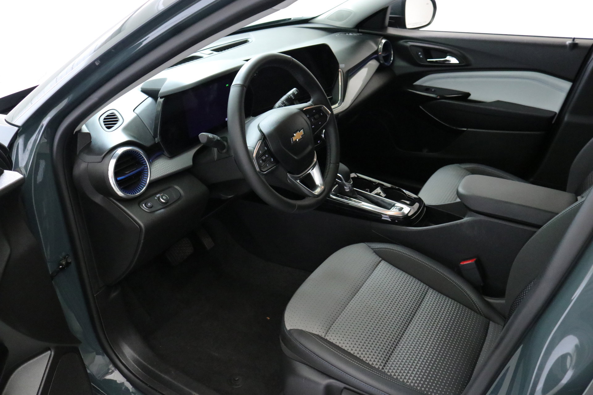 2025 Chevrolet Trax LT photo 19