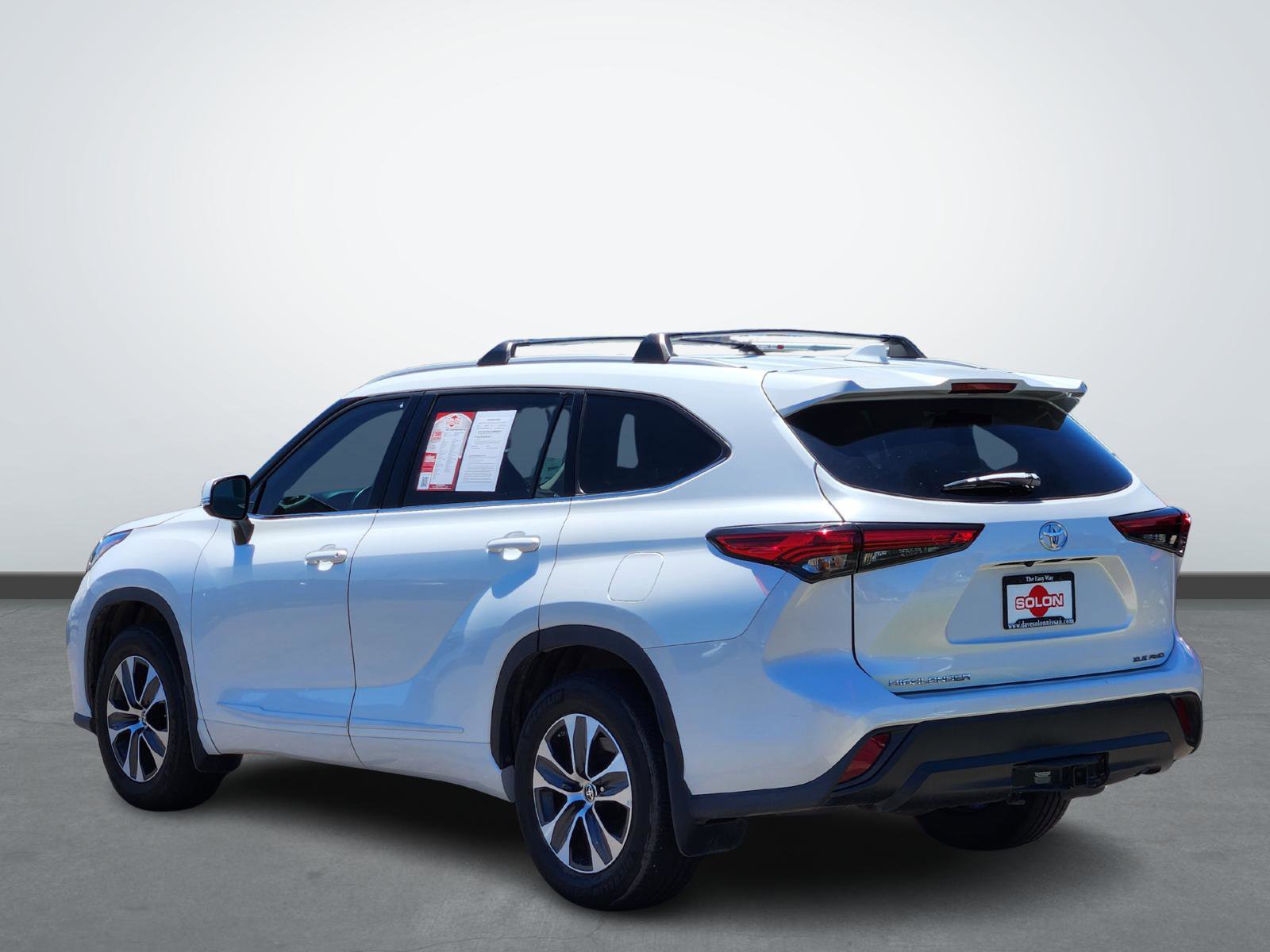2022 Toyota Highlander XLE photo 3