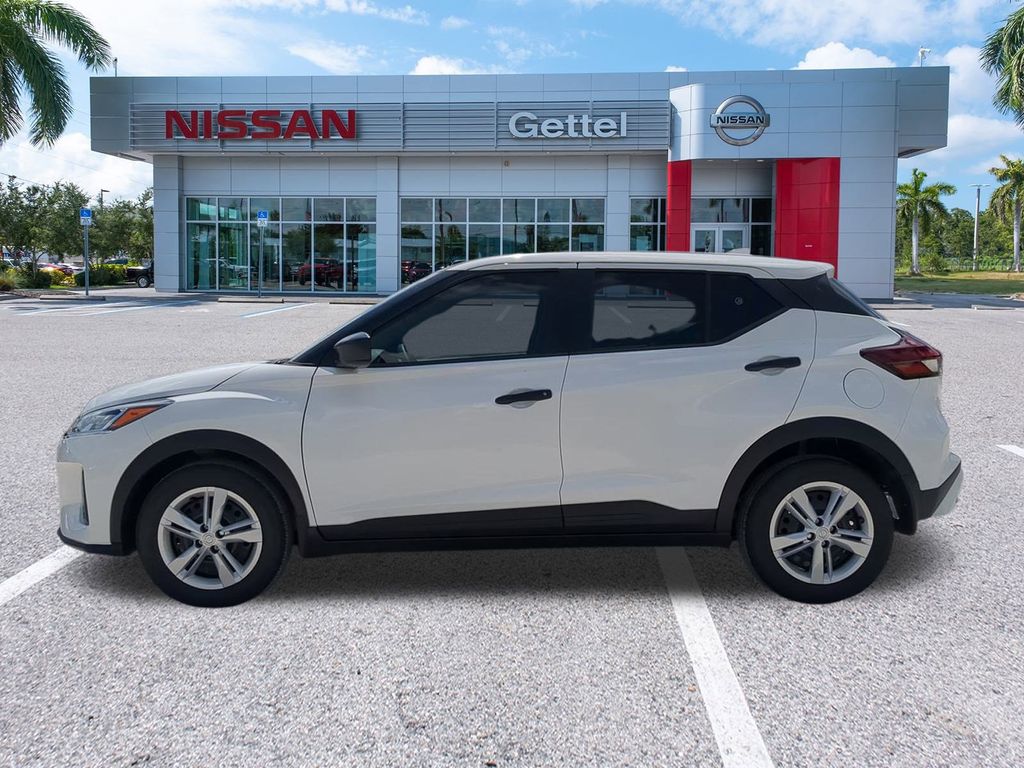 2025 Nissan Kicks Play S photo 3