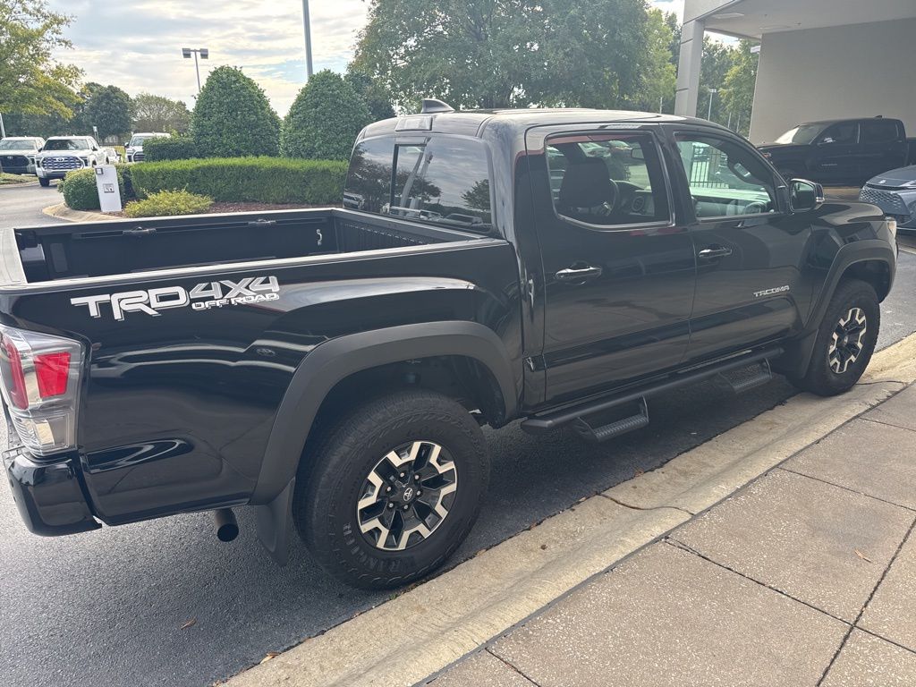 2023 Toyota Tacoma TRD Off-Road photo 2
