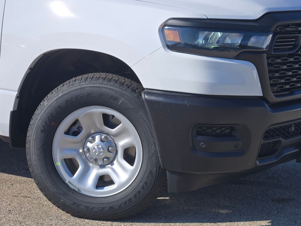 2025 Ram 1500 Tradesman photo 3