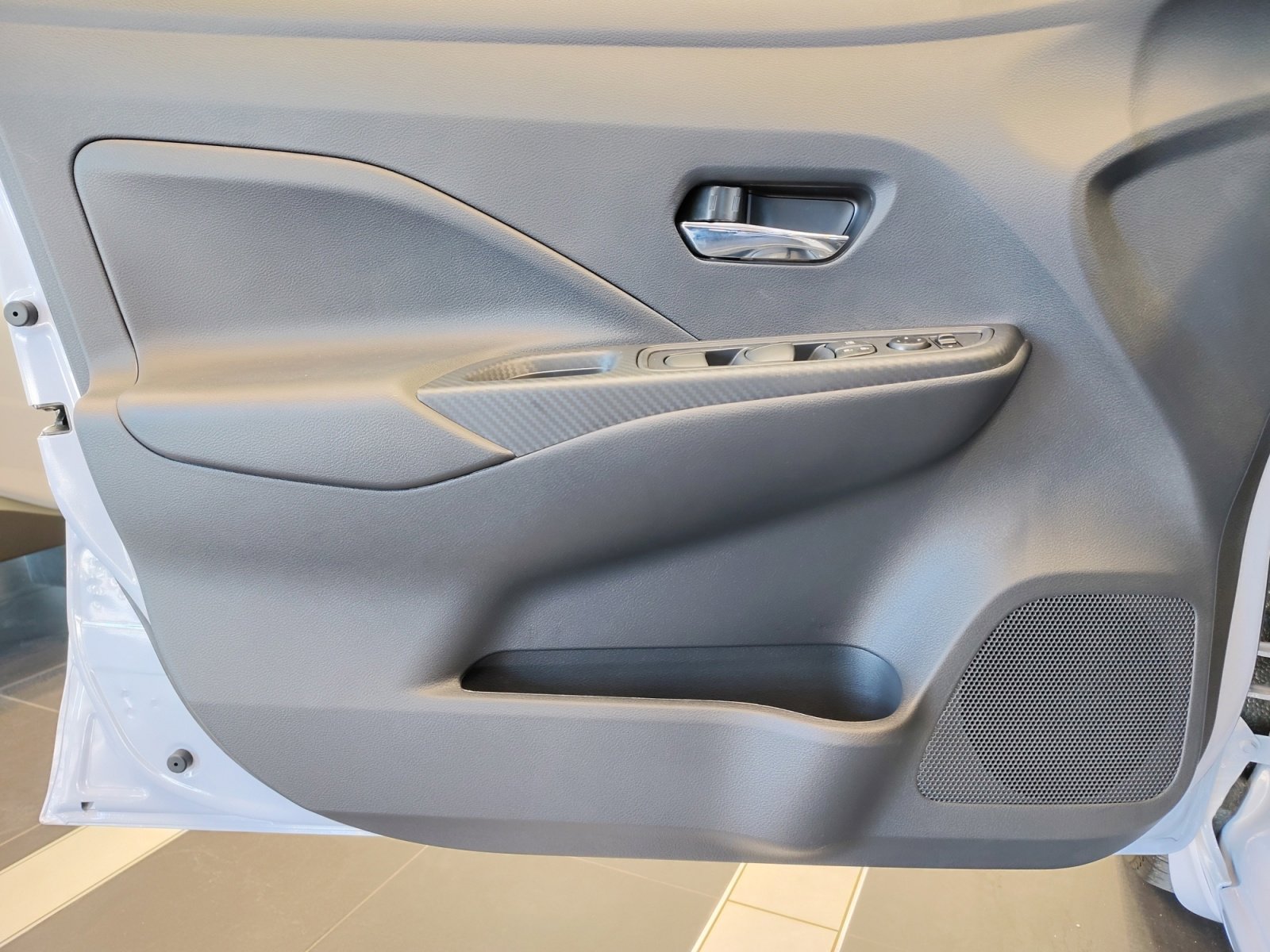 2025 Nissan Versa SV photo 21