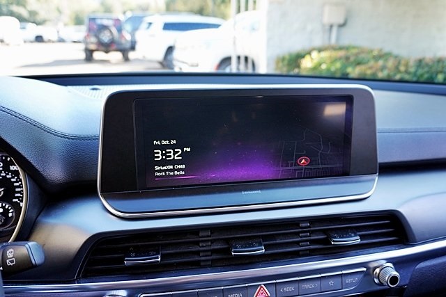 Used 2022 Green Kia S image 15