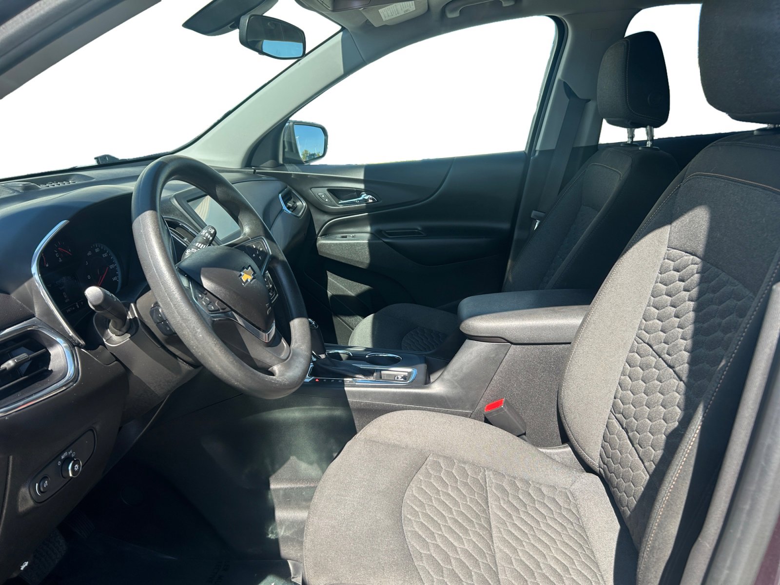 2018 Chevrolet Equinox LT photo 2