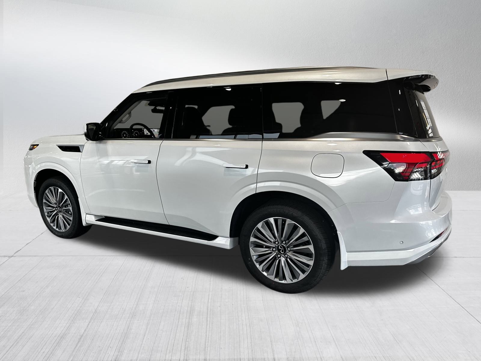 2026 Infiniti QX80 Luxe photo 2