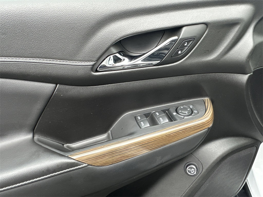 2023 GMC ACADIA - Image 19