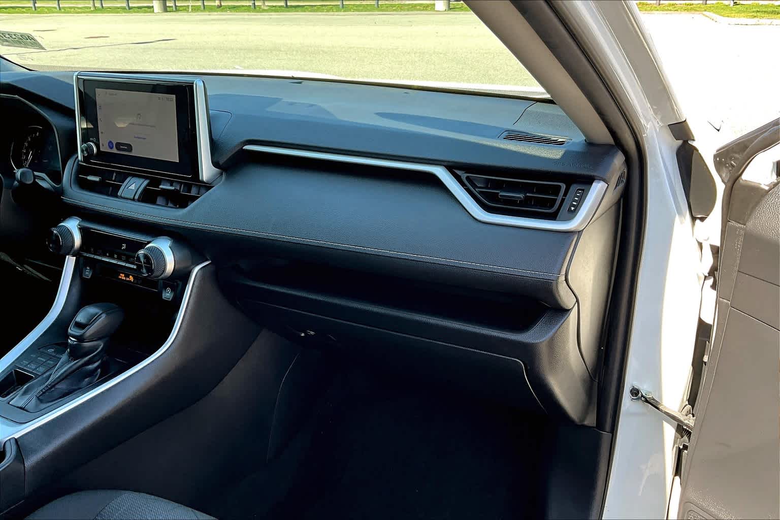 2023 Toyota RAV4 XLE photo 26