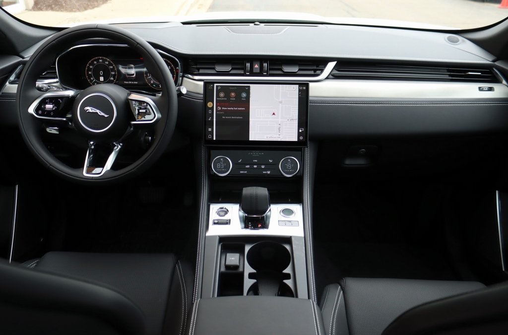 2026 JAGUAR F-PACE - Image 9