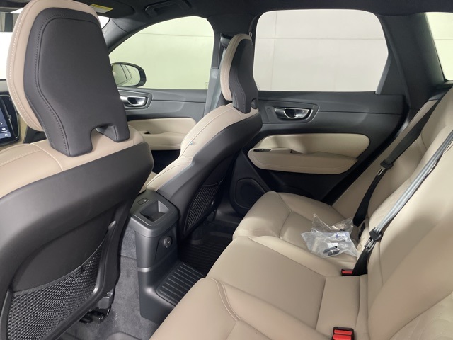 2026 Volvo XC60 T8 Plus photo 35