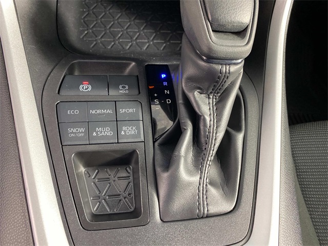 2024 Toyota RAV4 LE photo 17