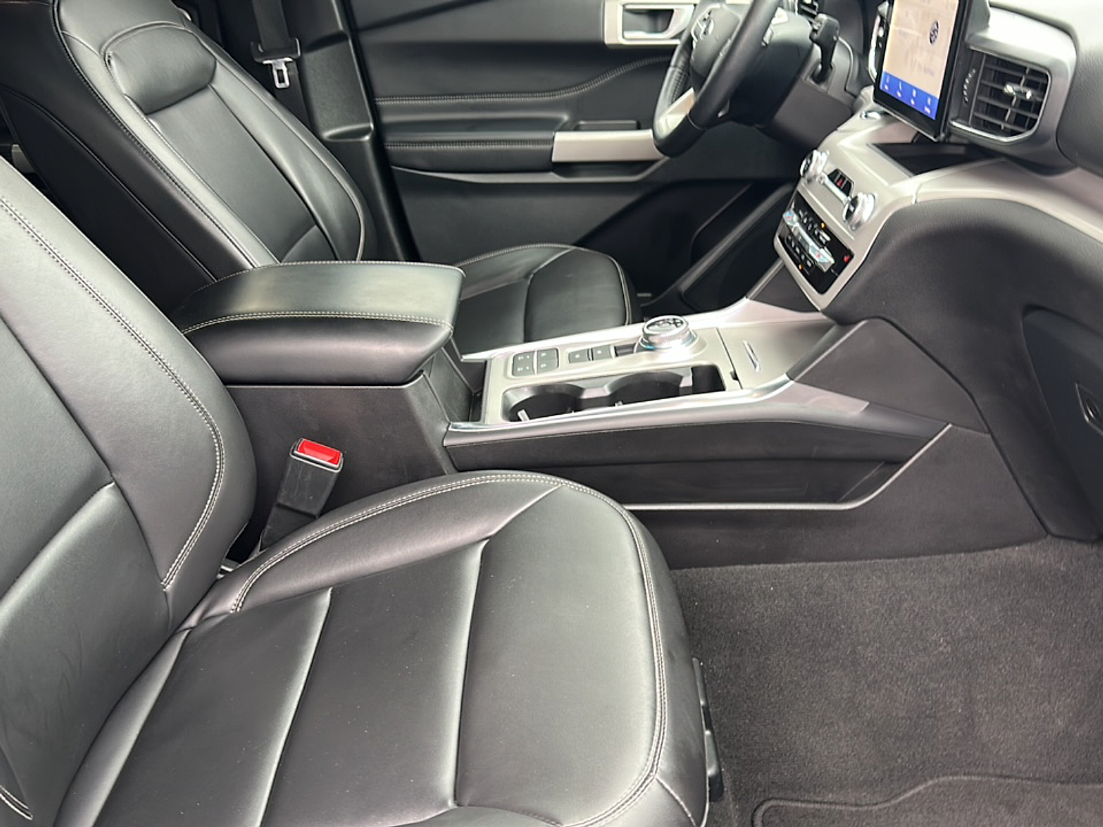 2024 Ford Explorer XLT photo 17