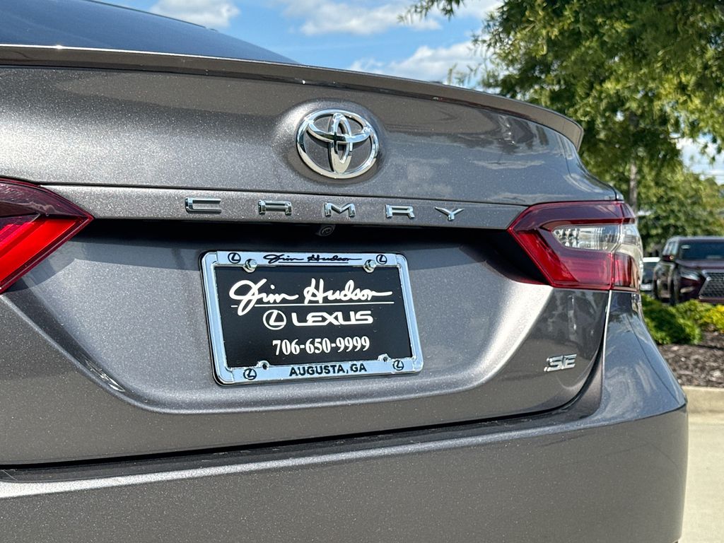 2022 Toyota Camry SE photo 6