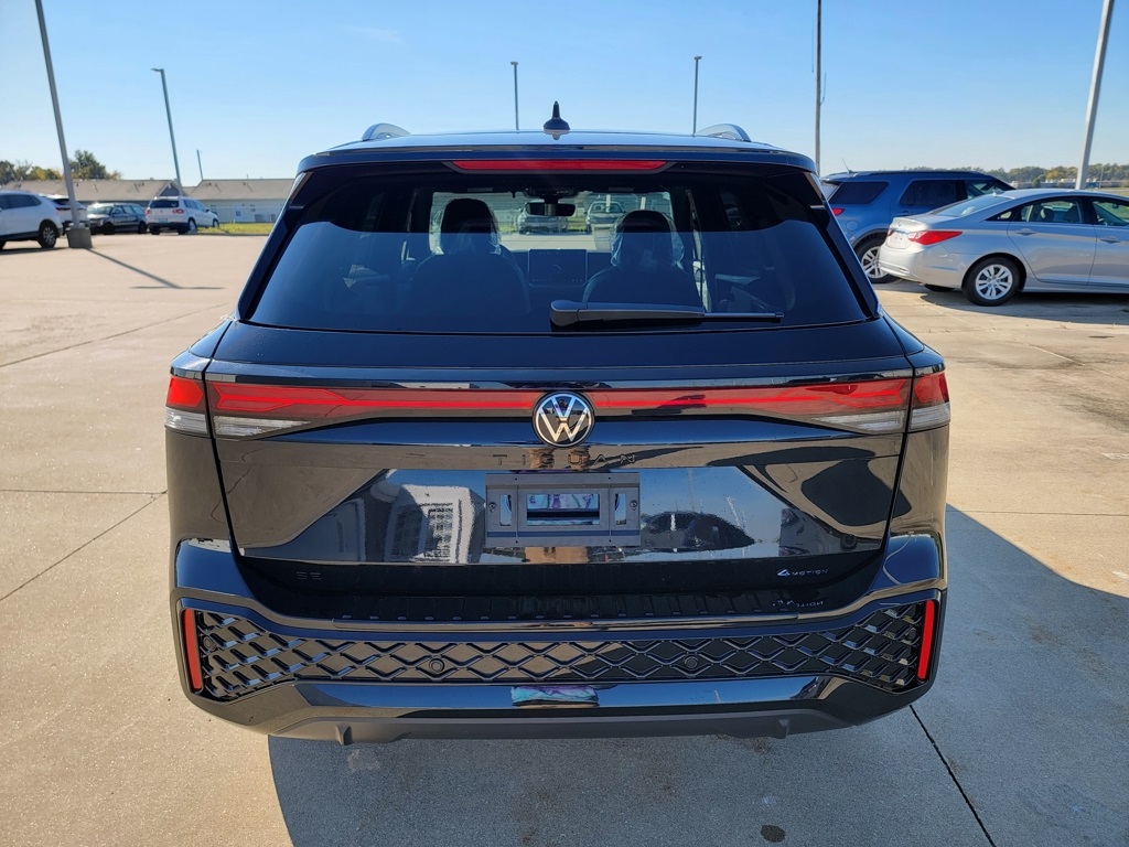 2026 Volkswagen Tiguan SE R-Line Black photo 4