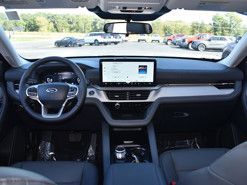 2025 Ford Explorer photo 4