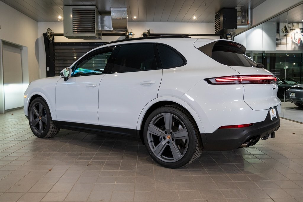 2025 Porsche Cayenne photo 7