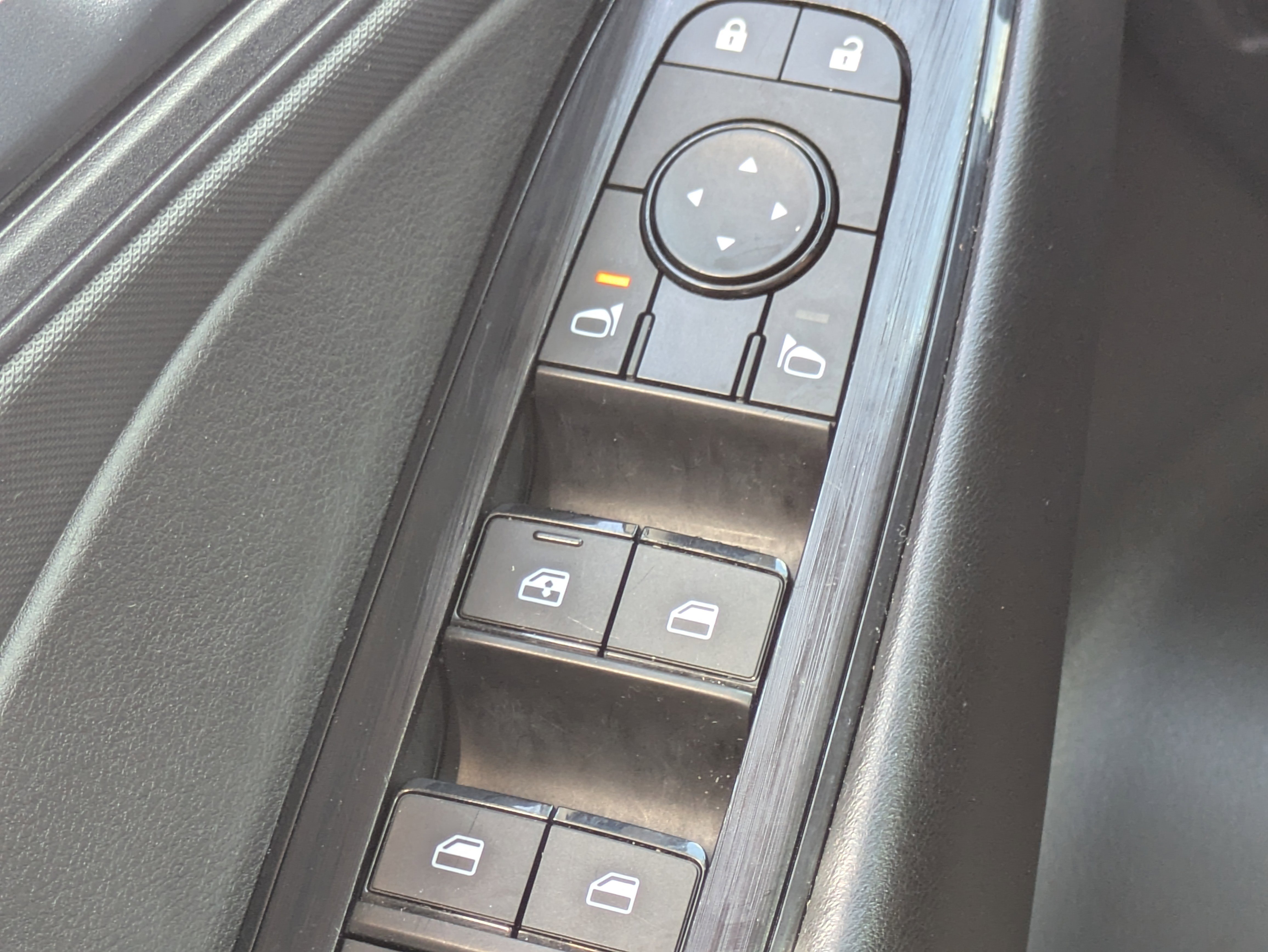 2024 Nissan Rogue S photo 5