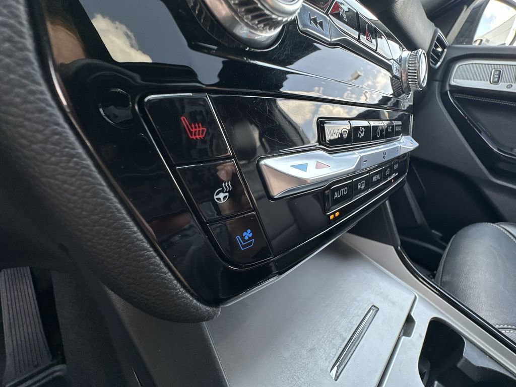 2022 Ford Explorer ST photo 34