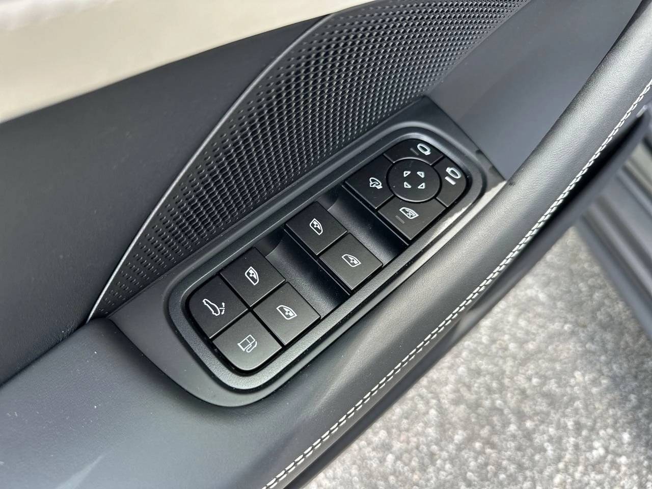 2025 Porsche Panamera E-Hybrid 4 photo 17