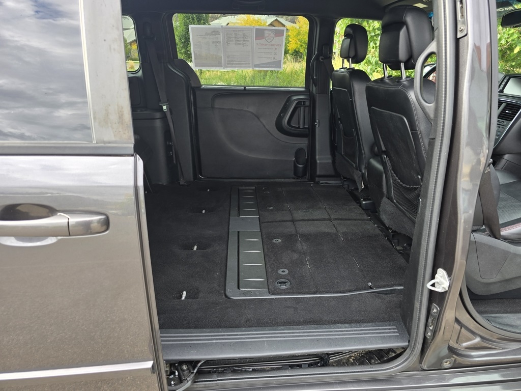 2017 Dodge Grand Caravan GT photo 34