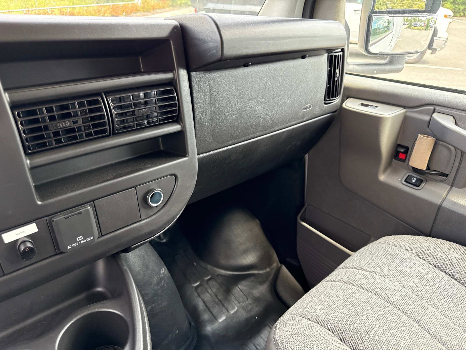 2025 Chevrolet Express Cutaway 3500 photo 17