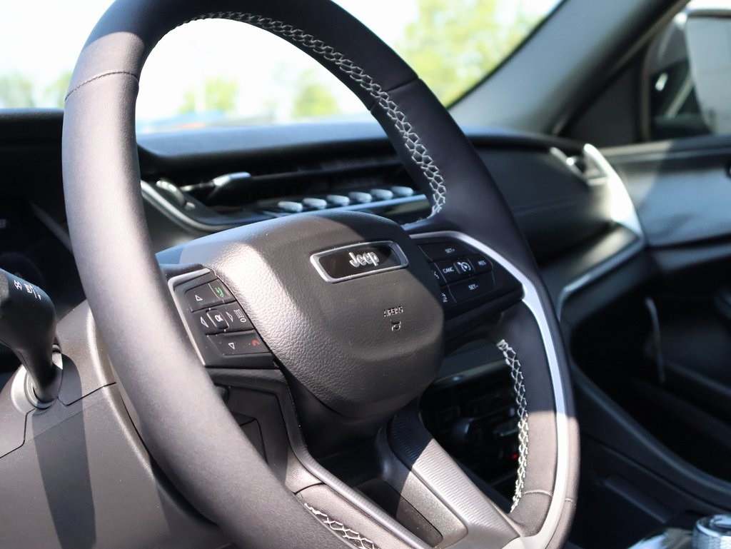 2025 Jeep Grand Cherokee Laredo X photo 24