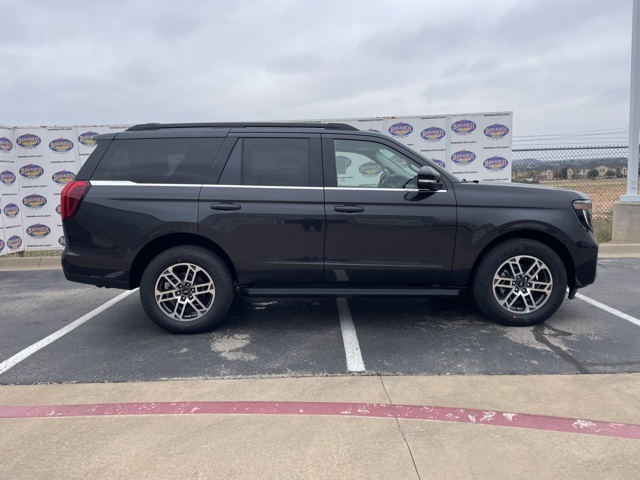 2025 Ford Expedition Active's photo