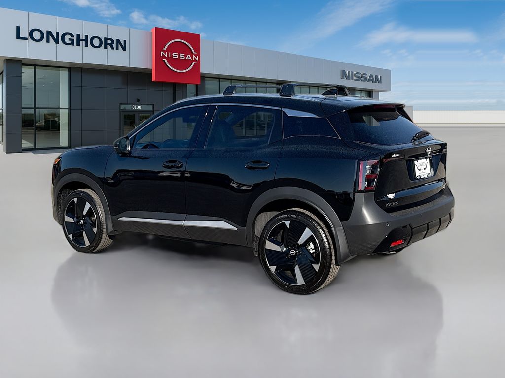 2026 Nissan Kicks SR photo 4