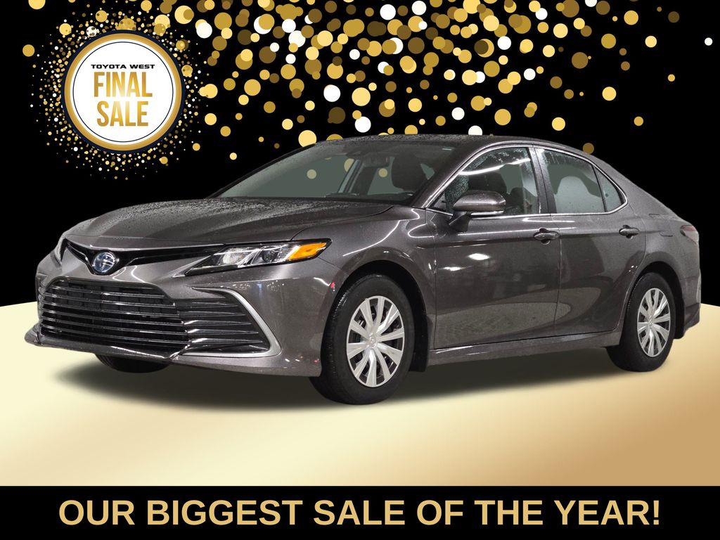 2024 Toyota Camry LE's photo